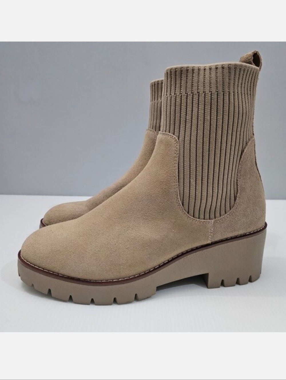 Blondo Dexter Waterproof Chelsea Ankle Boot Womens 9.5 Tan Suede Lug Sole NEW